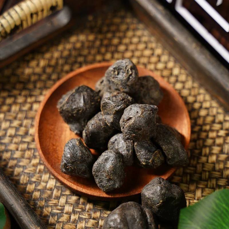 陶盘中的草本素材特写